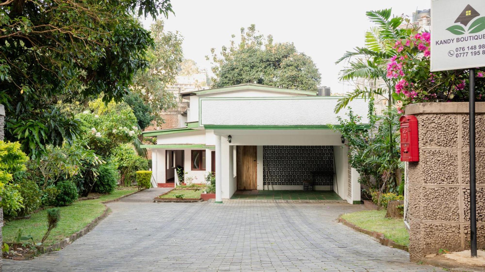 Kandy Boutique Villa By Fortuna Bungalows Esterno foto