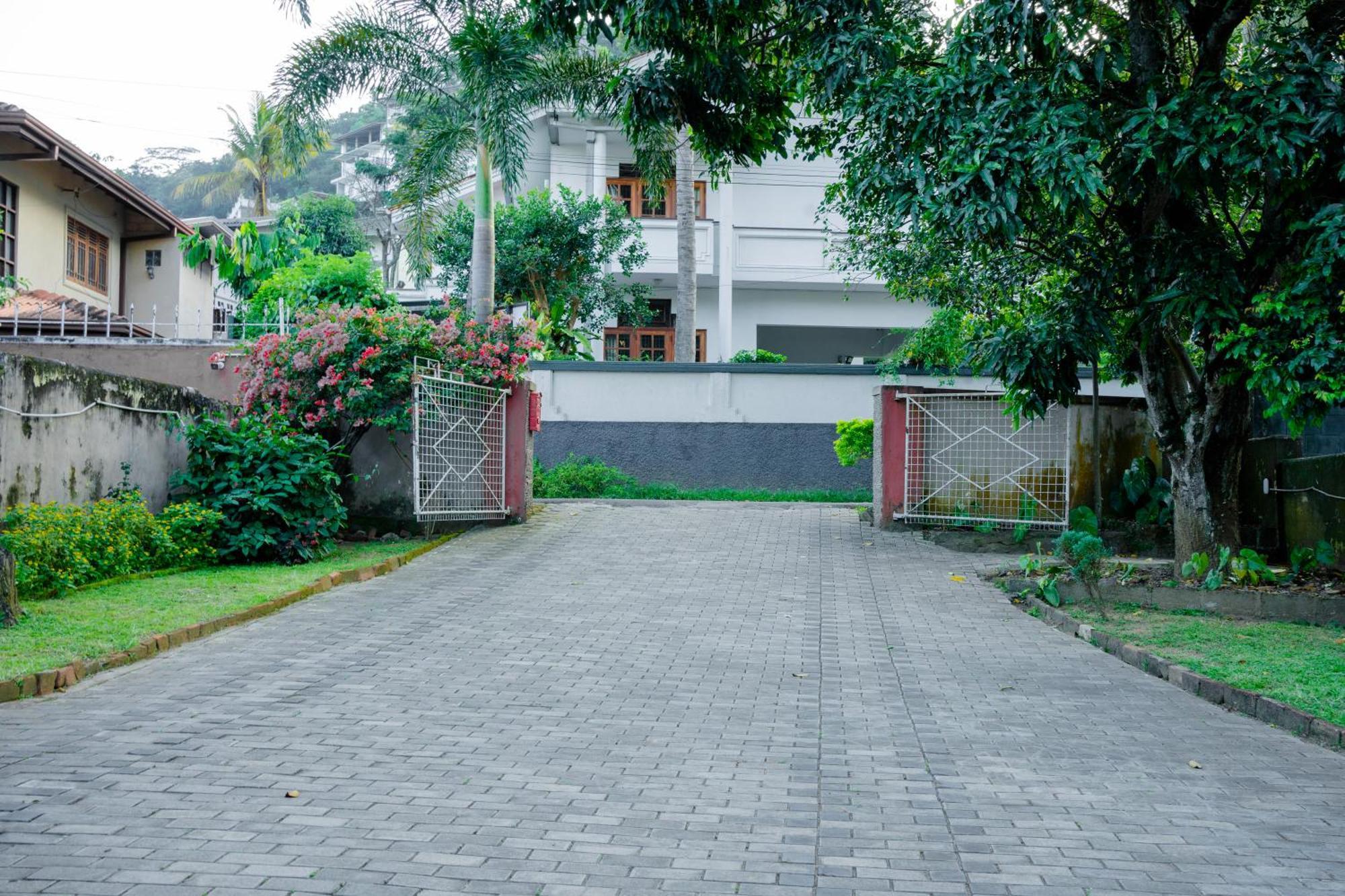 Kandy Boutique Villa By Fortuna Bungalows Esterno foto